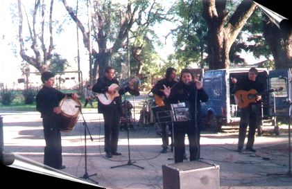 Norma Guadalupe Antoniazzi con su grupo en La Esmeralda - Julio de 2002